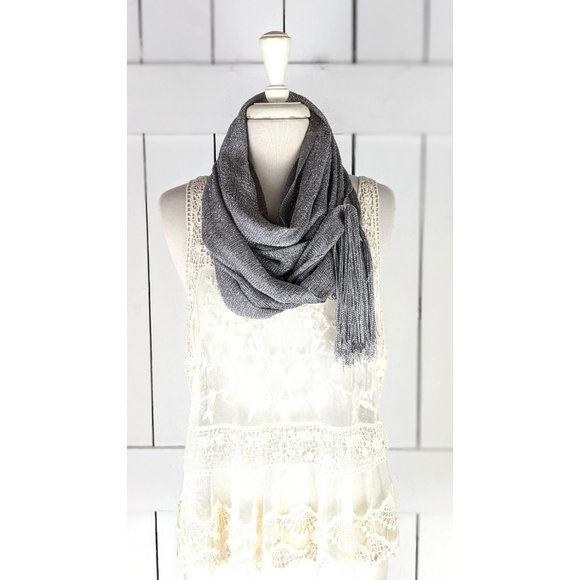 Metallic silver mesh open weave infinity fringe scarf - Picture 4 of 5